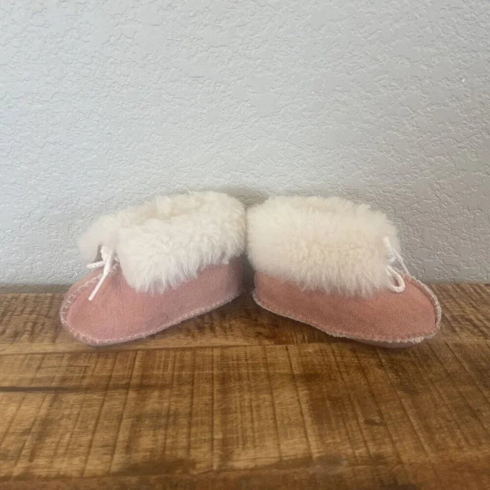 Minnetonka Moccasins Pink Lambs Wool Suede BOOTIES BOOTS Size 5 Infant READ FLAW